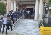 Kendilerini MİT görevlisi olarak tanıtıp dolandırıcılık yapan 4 kişi tutuklandı