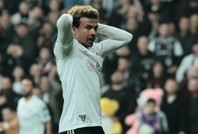 Beşiktaş'ta da tutunamamıştı: Futbolu bırakmanın eşiğinde