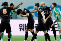 Son ağlaya ağlaya veda etti