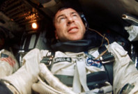 Apollo 13'ün efsane astronotu öldü