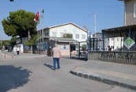 Belediye şantiyesinde kanlı kavga: Amir, işçiyi ayağından vurdu