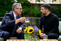 Kritik zirve öncesi İngiltere ziyareti: Bahçede çay içtiler