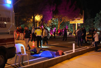 Cenaze yerdeyken düğün salonundaki eğlence devam etti