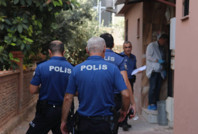 Cezaevinden tahliye olur olmaz bıçakla eski sevgilisinin kapısına dayandı