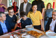 Özgür Özel, annesini kaybeden yakın arkadaşını ziyaret etti