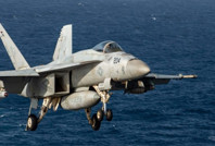 Savaş uçağı okyanusa çakıldı