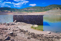 Baraj suyu çekildi, eski yerleşim yerleri ortaya çıktı