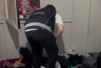 İstanbul 'şok evlerine' baskın: Binlerce euro bulundu