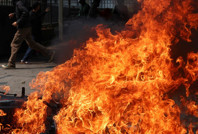 Vekile kıyak isyanı: Endonezya'da Meclis'in önü alev alev