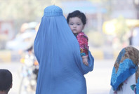 Taliban'dan yeni kural: Kadınlar çarşafsız hastanelere giremez