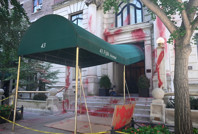 Gazetecinin evine kırmızı boya döküldü