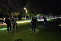 Biri 16, diğeri 17 yaşında: Genç kızlar silaha sarıldı