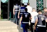 Kalaşnikofla ateş açıp sosyal medyada paylaşmışlardı: Yakalandılar