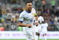 Mbappe sahne aldı: Fransa, Ukrayna'yı rahat geçti