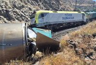 Malatya'da iki tren kafa kafaya çarpıştı