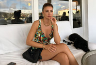 Burcu Özberk’ten yurt dışındaki arkadaşlarına mesaj: İnsanların kafasını şişirmeyin