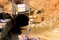 Madende göçük: İşçiler mahsur kaldı