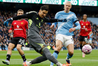 Haaland, Altay Bayındır'a acımadı: Derbide farklı galibiyet