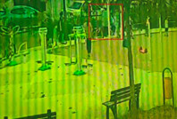 Parkta oynarken yorgun merminin hedefi oldu