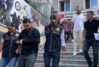 Eski eşini darbederken uyaran komşusunu bıçakladı