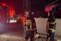 Plastik fabrikasında yangın: 1 işçi zehirlendi