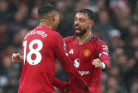 Manchester United iki kırmızı kartlı maçta Chelsea'yi devirdi