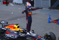 Azerbaycan'daki olaylı yarışta zafer Max Verstappen'in!