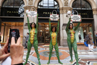 Lüks giyim markası Prada'ya protesto