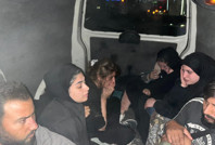 Polis kontrolünden kaçtı, kaza yaptı: Minibüsten 11 kaçak göçmen çıktı