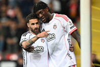 Beşiktaş'a Fenerbahçe derbisine 1 hafta kala Rafa Silva darbesi