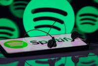Spotify'a 'bot dinleyici' davası: Drake'i örnek gösterdi