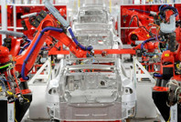 Tesla'ya 51 milyon dolarlık dava: Robot kolu, teknisyeni bayılttı