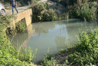 Fabrika atıkları kanalı zehirledi: Balıklar öldü, tarlalar kurudu