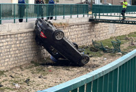 Otomobil kanala uçtu, genç kız öldü