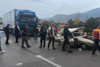 İki otomobil ile TIR çarpıştı: Ölü ve yaralılar var