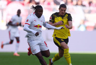 Dortmund ve Leipzig, lider Bayern'e çalıştı