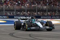 Singapur'da pole'ün sahibi George Russell