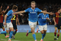 Napoli, Genoa'yı geriden gelip vurdu: Liderliğe çıktı