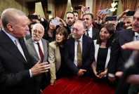 DEM'den Erdoğanlı fotoğraf eleştirilerine yanıt