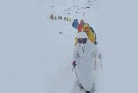 Everest'teki kâbusa mutlu son: 1000'den fazla dağcı kurtarıldı