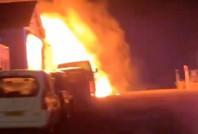 İngiltere'de cami yaktılar: İçeridekiler kıl payı kurtuldu