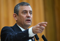 Özel'den 'ünlülere uyuşturucu operasyonu' tepkisi: Torbacı yok, torba var