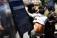 Cumhurbaşkanı bir yıl istedi, polis biber gazı sıktı