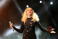 Hadise, Ahmet Çakar'a açtığı davayı kazandı
