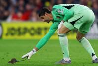 Courtois fareyi kaçırdı, alay konusu oldu