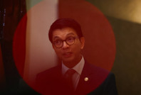 Polis de Z kuşağının safına geçti: İstifa etmeyi reddeden 'firari' lider, Meclis'i feshetti