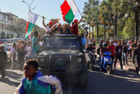 'Firari' lider istifa etmedi, ordu yönetime el koydu!