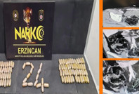 Midelerinden 780 gram uyuşturucu çıktı