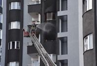 Apartmanda çıkan yangında 1 kişi yaralandı