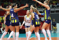 Fedorovtseva 21 sayıyla yıldızlaştı: Fenerbahçe derbide Beşiktaş'a set vermedi!